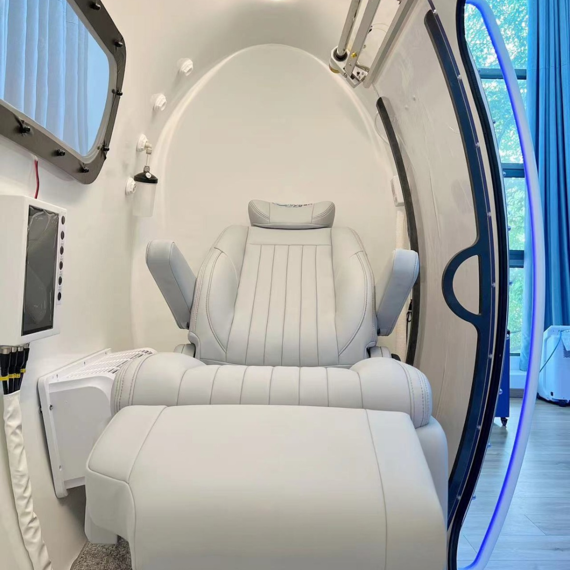 Seated Steel Chamber for Oxygen Therapy